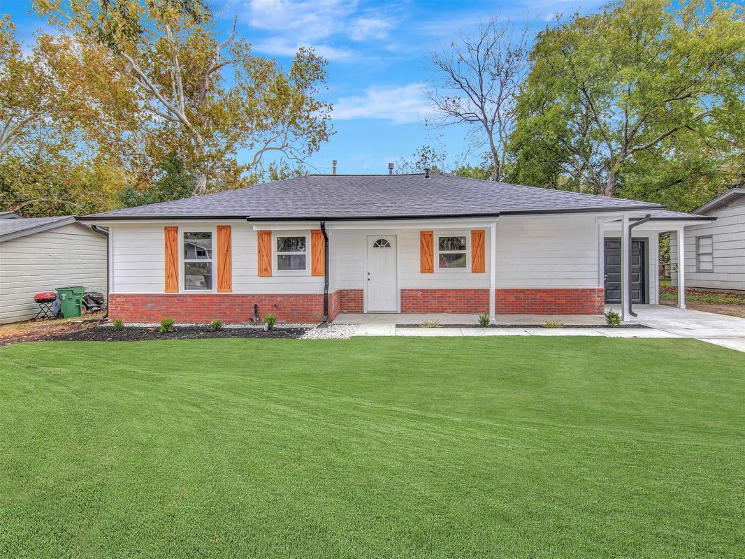 Primary Photo - 223 Lakewood Dr