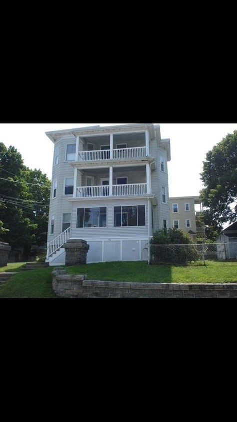 Primary Photo - 146 S Elm St
