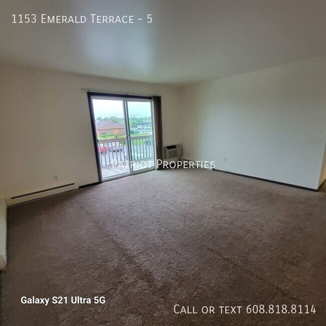 Building Photo - 2 bedroom/ 1 bath apartment in Sun Prairie...