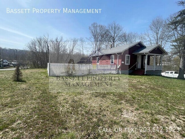 Building Photo - 258 Foxon Rd