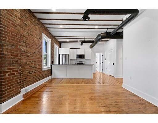 Building Photo - 112 Gore St