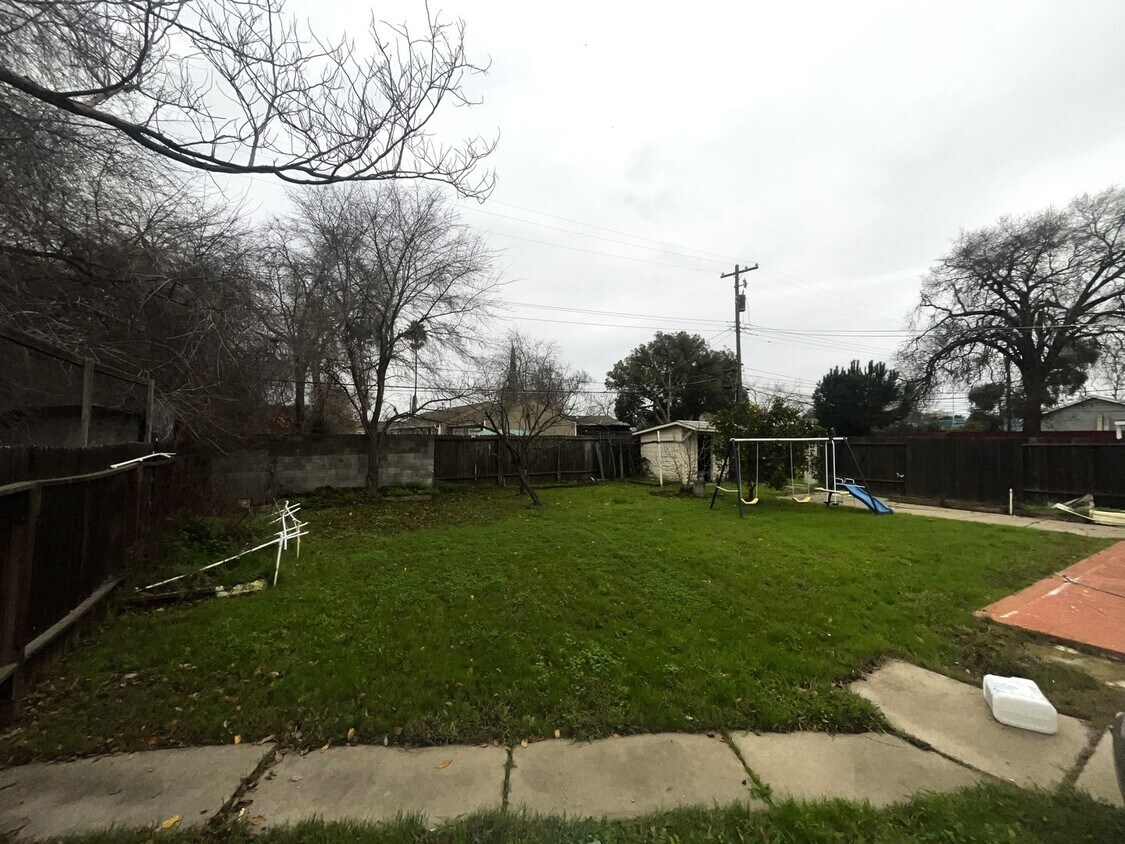 Building Photo - 3600 26th Ave