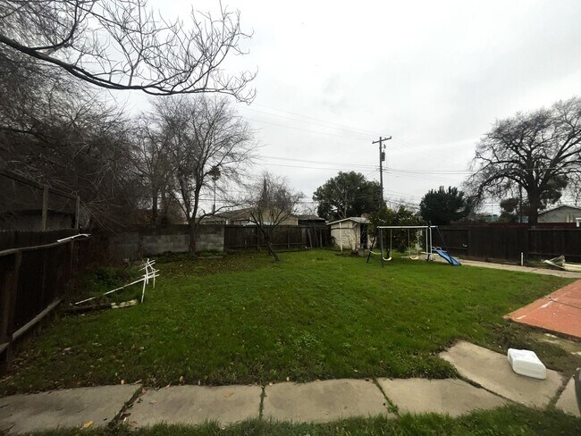 Building Photo - 3600 26th Ave