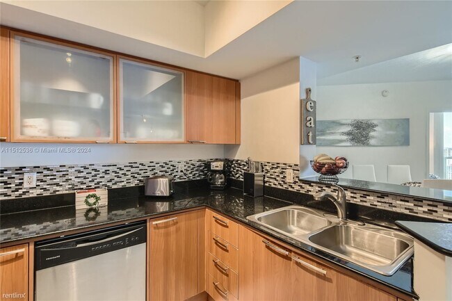 Foto del edificio - 3 br, 2.5 bath House - 16699 Collins Ave A...