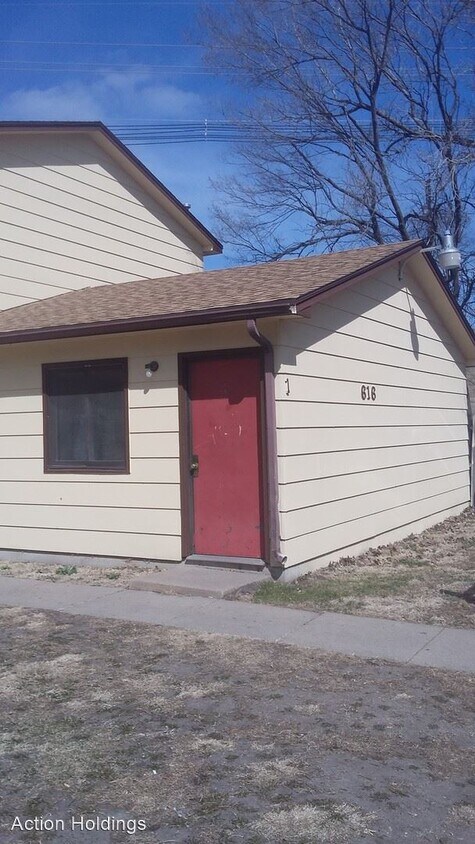 Primary Photo - 616 E Division St