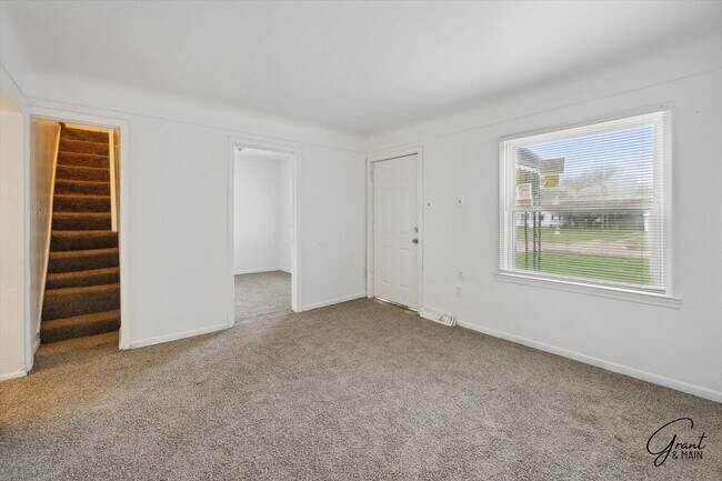 Foto del edificio - $1200 Warren bungalow