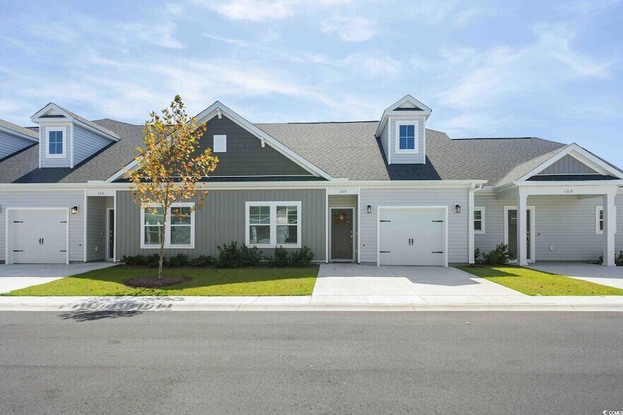 Foto principal - 300 Champions Blvd