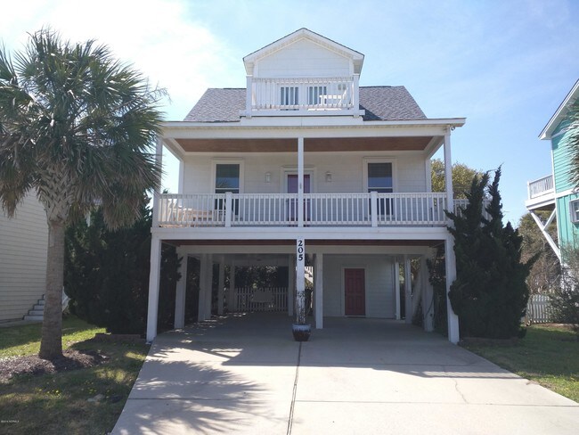 Building Photo - 205 Sealane Way