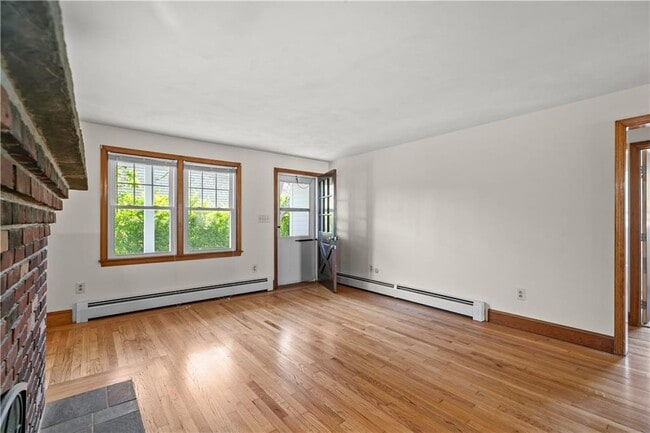 Building Photo - 17 Shields St