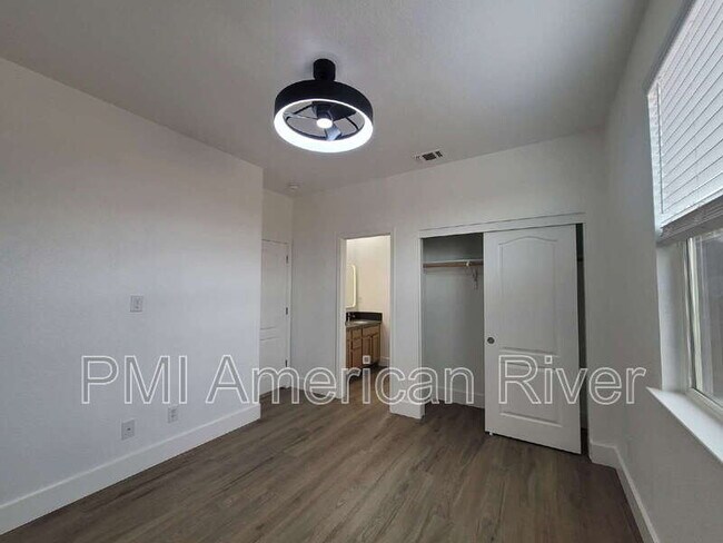 Foto del edificio - 4265 Thalia Way
