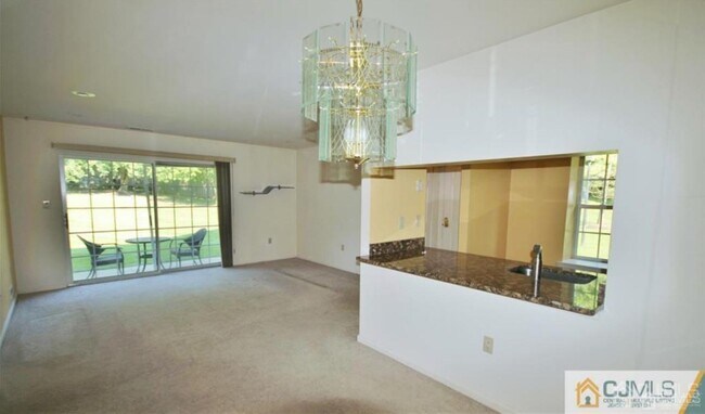 Foto del edificio - 1503 Commons at Kingswood Dr
