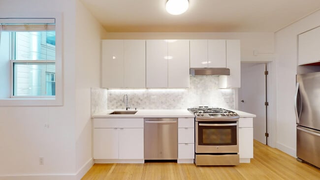 Building Photo - 3320 Octavia St