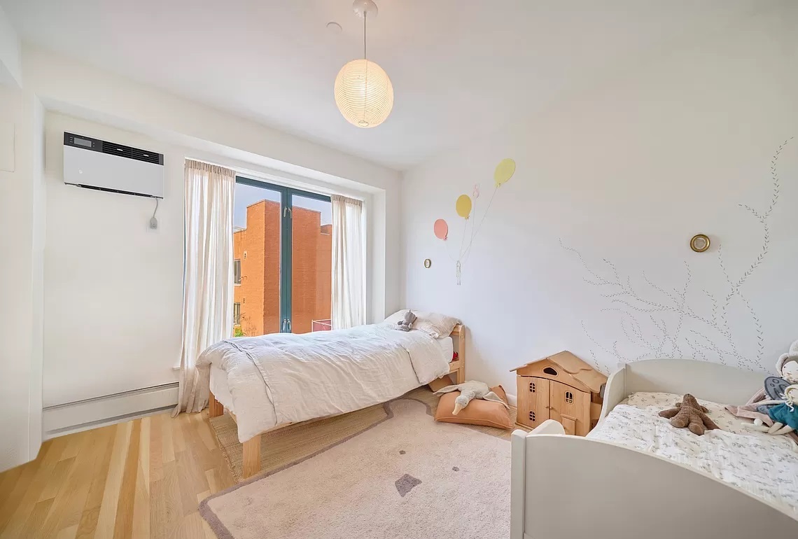 Foto principal - 2570 E 17th St