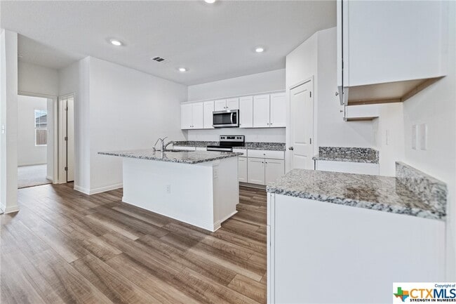 Building Photo - 220 Thistle Ln
