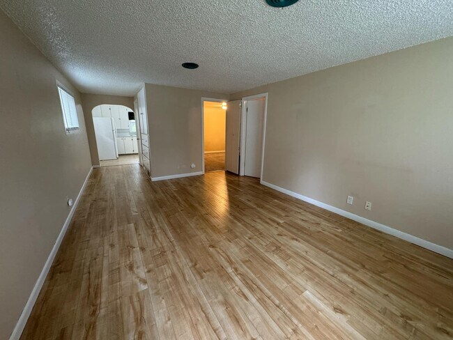 Building Photo - 1120 Custer Ave