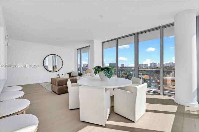 Foto del edificio - 9201 E Bay Harbor Dr