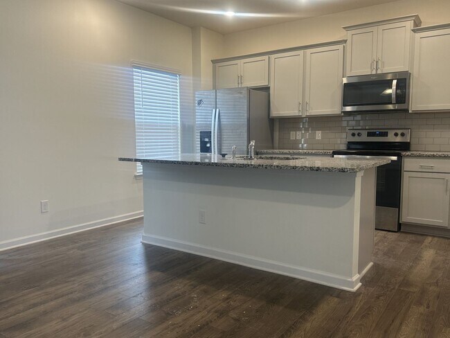 Foto del edificio - MUST SEE! Beautiful 3 bedroom, 2.5 bath 2 story home with fenced back yard! $2500 per month