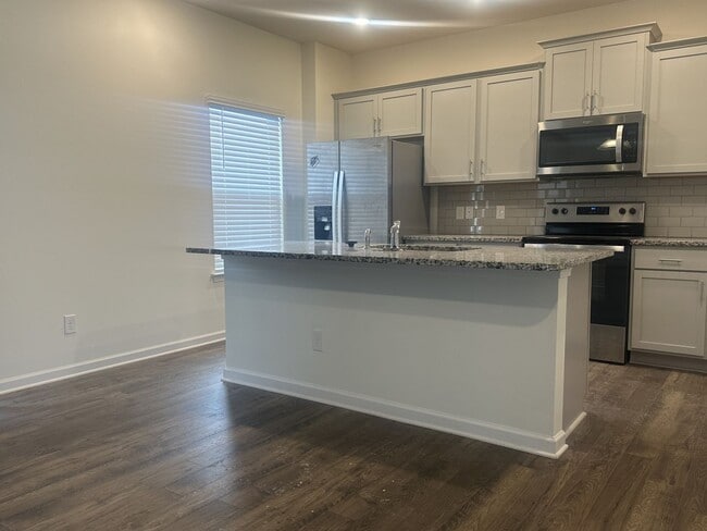 Building Photo - Spacious 3Bed/2.5Bath home in Maryville City Schools district only $2400/month - AVAILABLE NOW