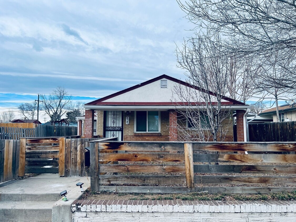 Cute & Cozy Two Bedroom in Westwood! - Cute & Cozy Two Bedroom in Westwood!