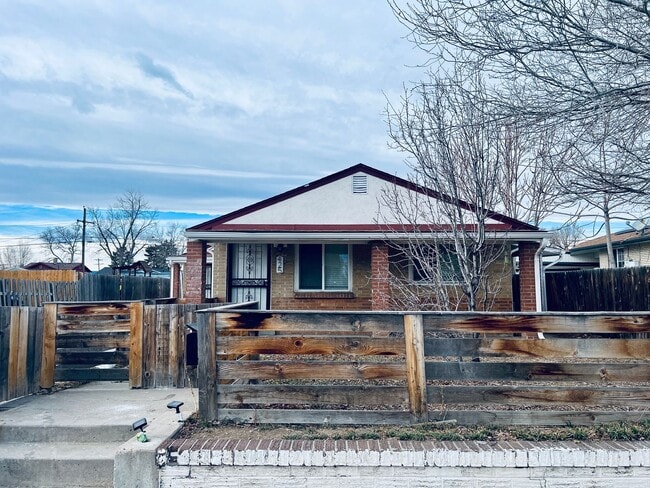 Cute & Cozy Two Bedroom in Westwood! - Cute & Cozy Two Bedroom in Westwood! House