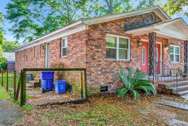 Building Photo - West Ahley Duplex
