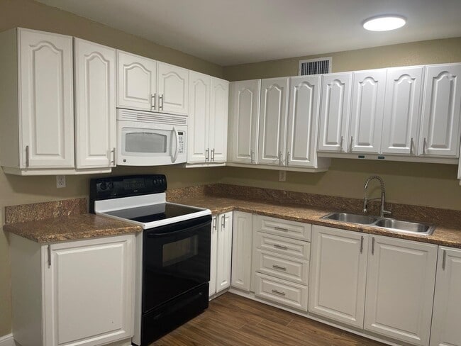 Building Photo - 510 M St