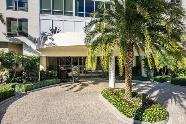 Entrance - Le Jardin at Park Shore