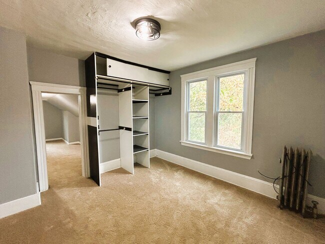 Foto del edificio - Beautifully Updated 3-Bedroom Home in Eucl...