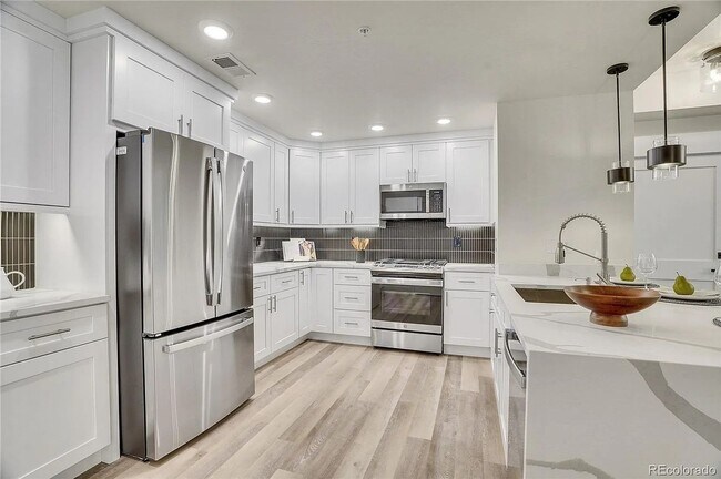 Foto del edificio - Luxury 2Bd/2Ba Corner Condo in Louisville