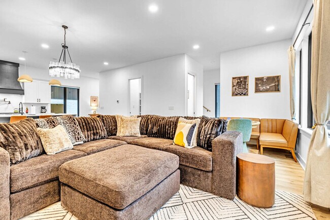 Foto del edificio - 554 Rosedale Ave