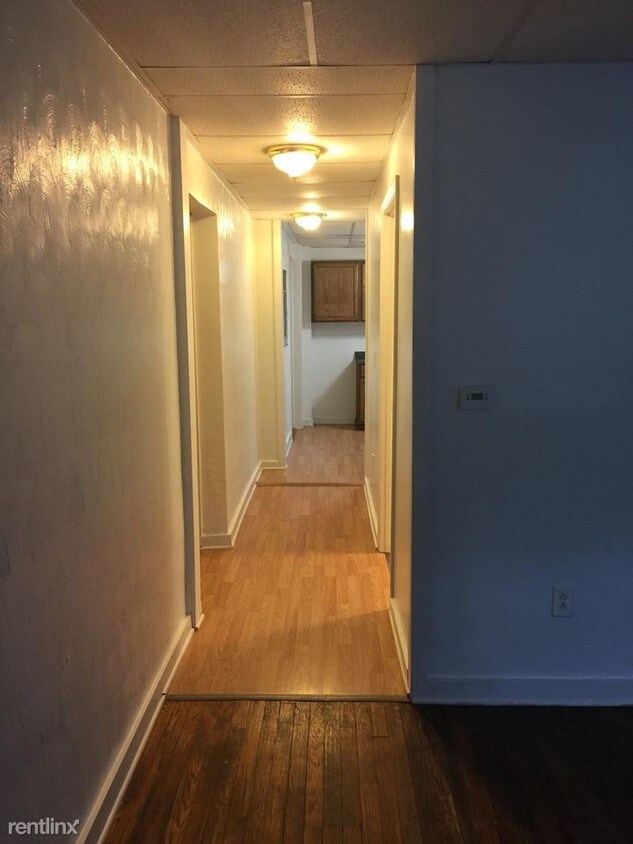 Building Photo - 121 Riverbend Dr
