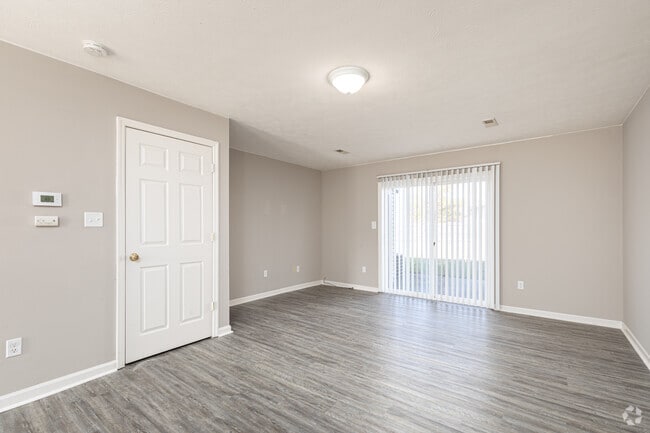 Interior Photo - Maple Oaks