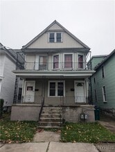 Building Photo - 67 Barton St