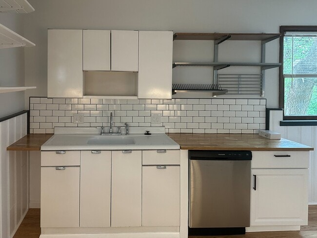 Building Photo - 4143 Chambers St