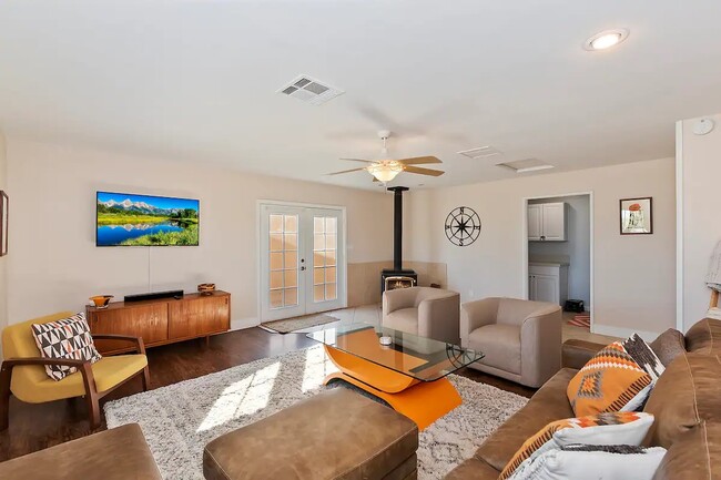 Building Photo - 58327 Bonanza Dr