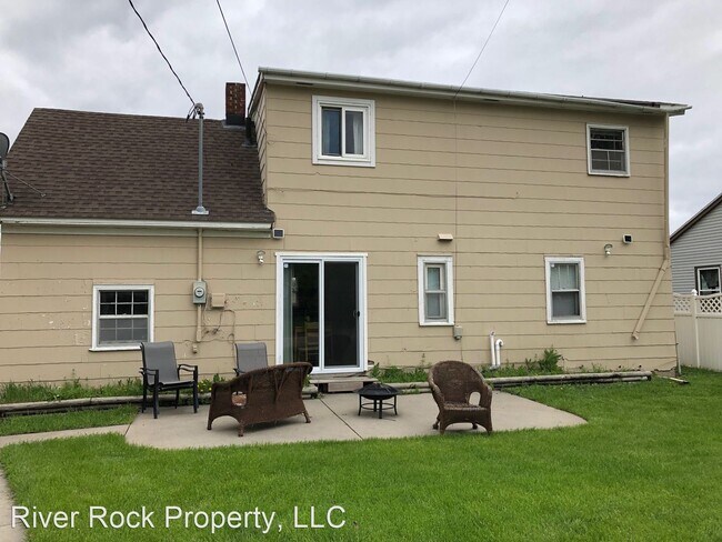 Building Photo - 3 br, 1 bath House - 1537 University Drive...