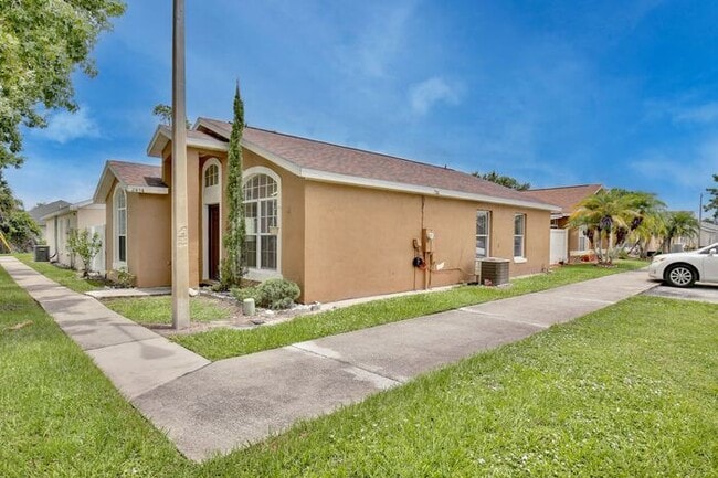 Foto del edificio - Charming 3/2 Spacious Home Located in the ...