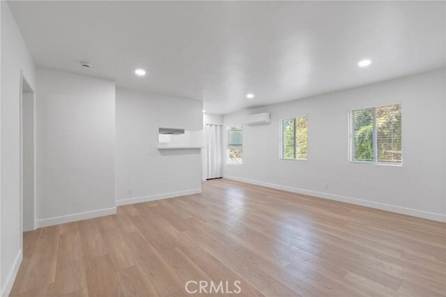 Foto del edificio - 748 Newport Ave