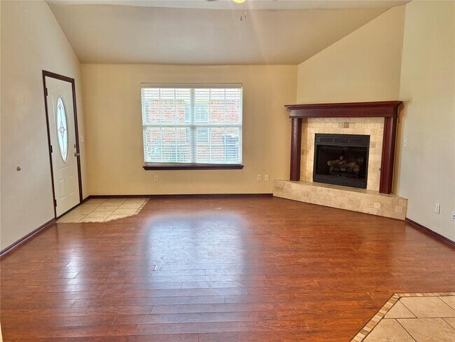 Building Photo - 15105 Kyle Dr