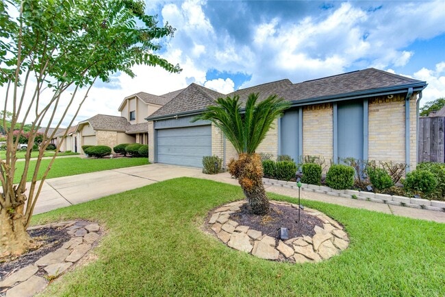 Building Photo - 11830 Oak Meadow Dr