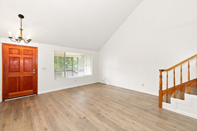 Foto del edificio - 831 Lightwood Ct