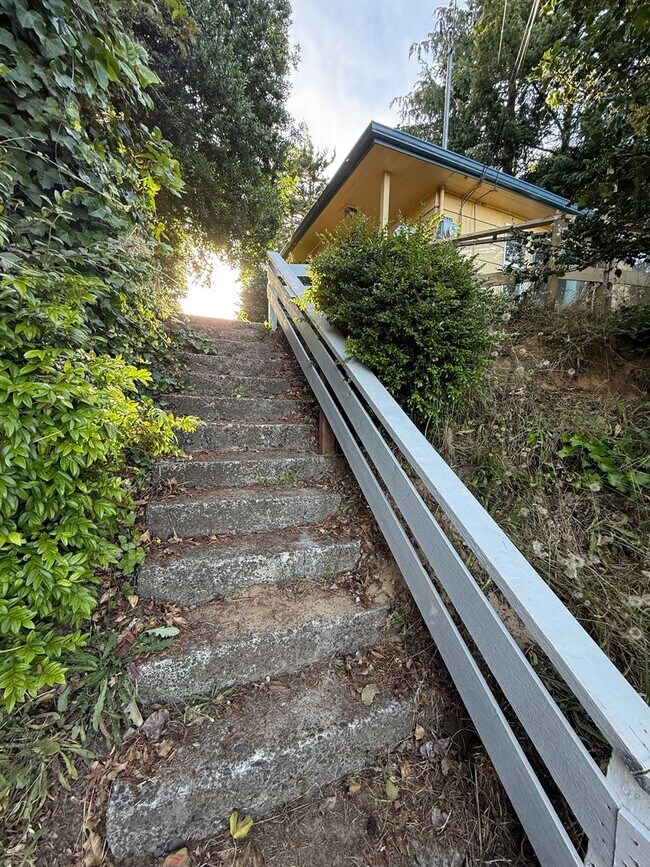 Foto del edificio - McPherson Duplex