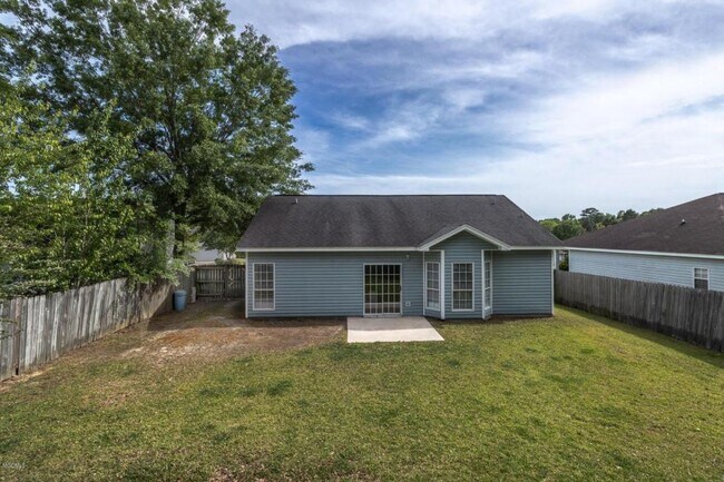 Building Photo - 12087 5 Oaks Dr
