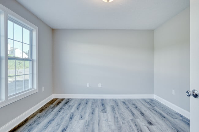 Building Photo - 220 Twisted Oak Dr NW