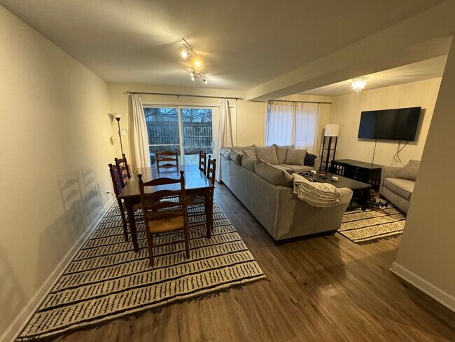 Foto del edificio - 739 Hibbard Rd