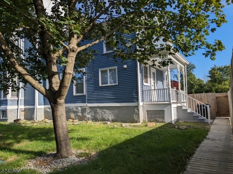 Primary Photo - 70 Leigh St