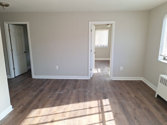 Building Photo - NEWLY AVAILABLE - RENOVATED 2 BR UNIT IN T...