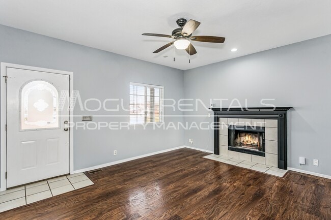 Foto del edificio - 9411 E Carson St