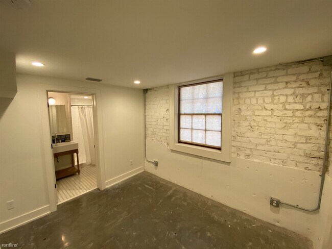 Foto del edificio - 2 br, 2 bath Apartment - 1 1/2 E Gordon St