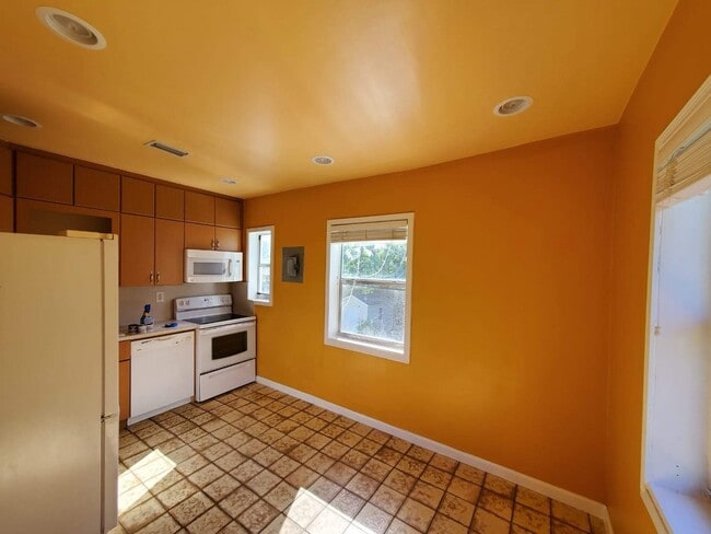 Kitchen - 3762 SW 27th St